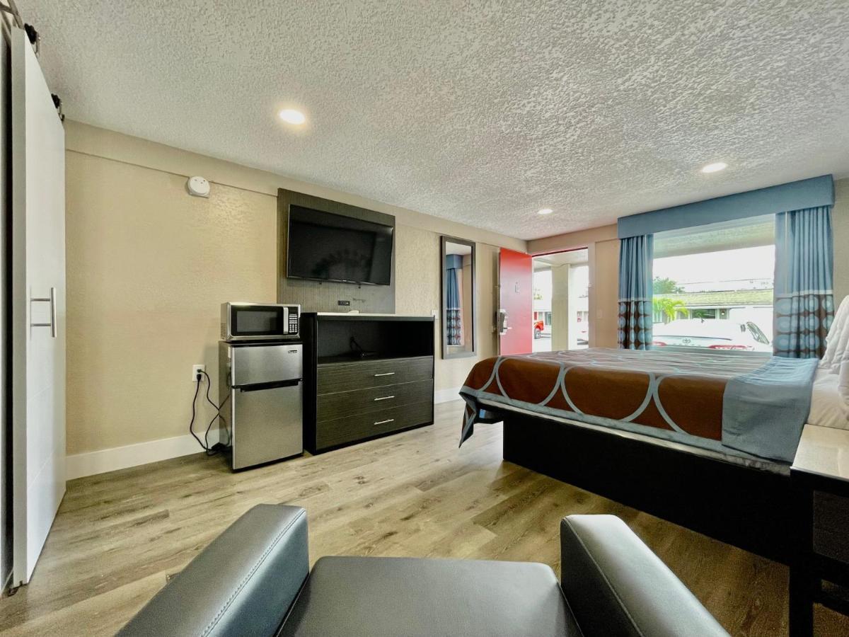 Hotel Super 8 By Wyndham Kissimmee-Orlando Four Corners Esterno foto