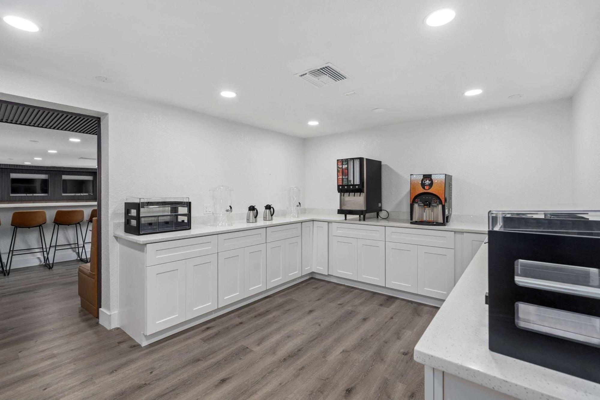 Hotel Super 8 By Wyndham Kissimmee-Orlando Four Corners Esterno foto