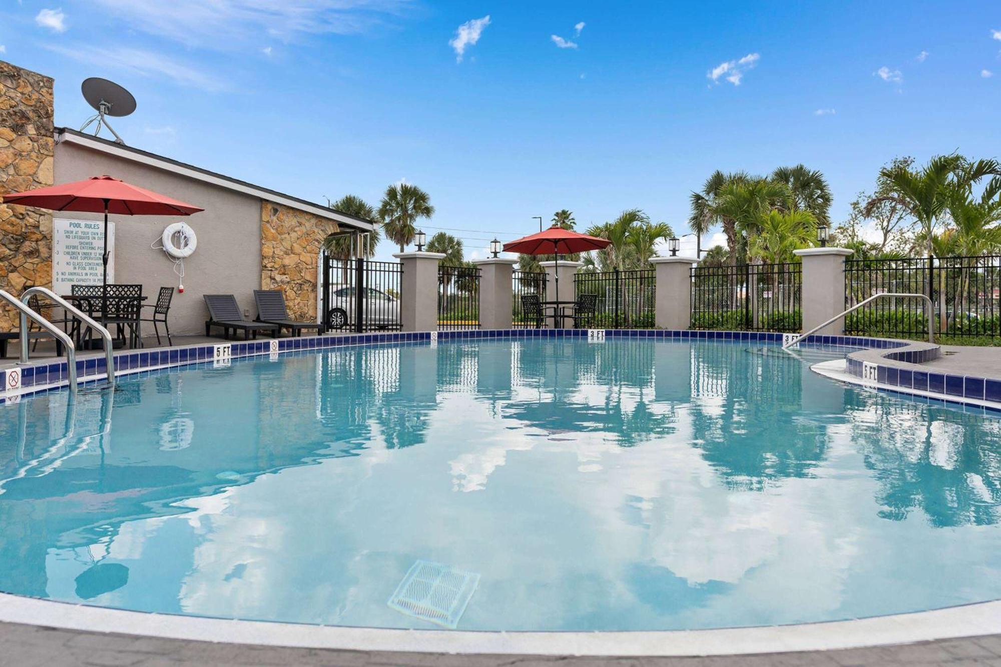 Hotel Super 8 By Wyndham Kissimmee-Orlando Four Corners Esterno foto
