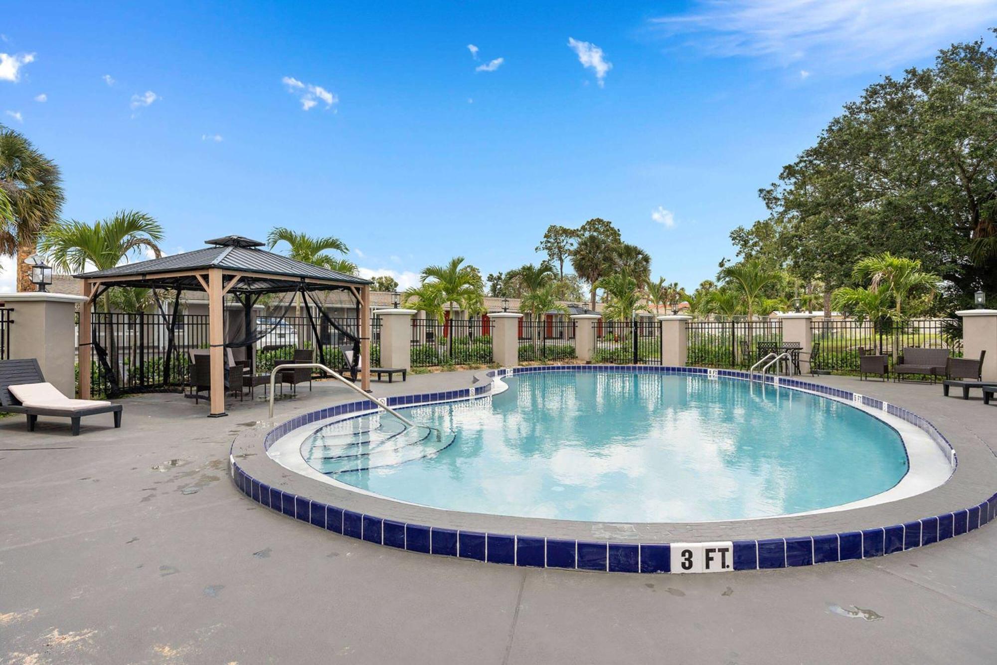 Hotel Super 8 By Wyndham Kissimmee-Orlando Four Corners Esterno foto